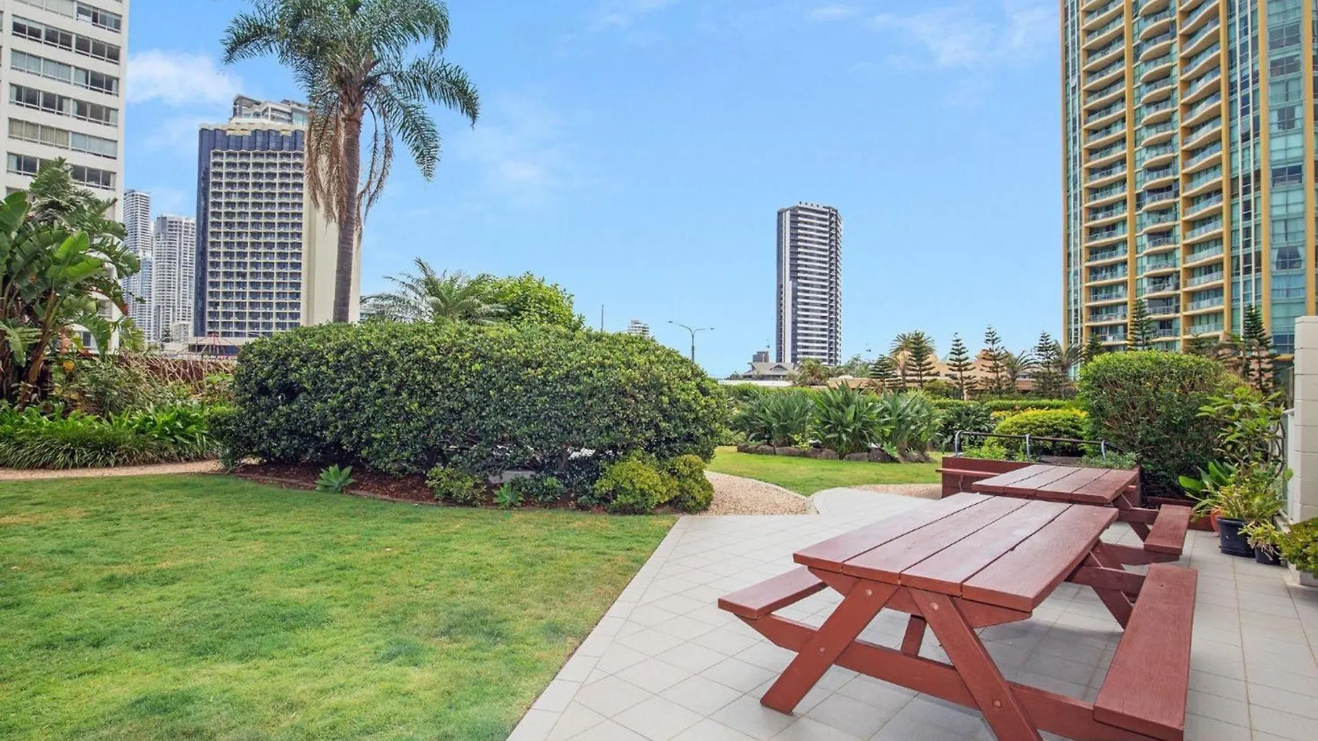 2 Bdrm 2 Bthrm Beachfront Apartment Surfers Paradise Gold Coast