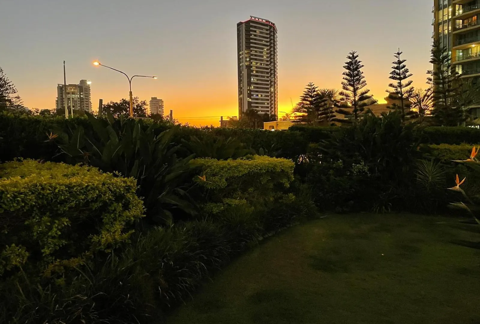 2 Bdrm 2 Bthrm Beachfront Apartment Surfers Paradise Gold Coast
